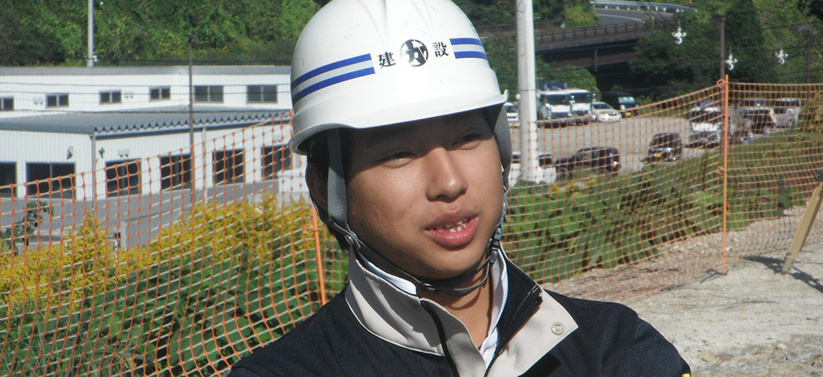 先輩へのインタビュー 小松 佳太